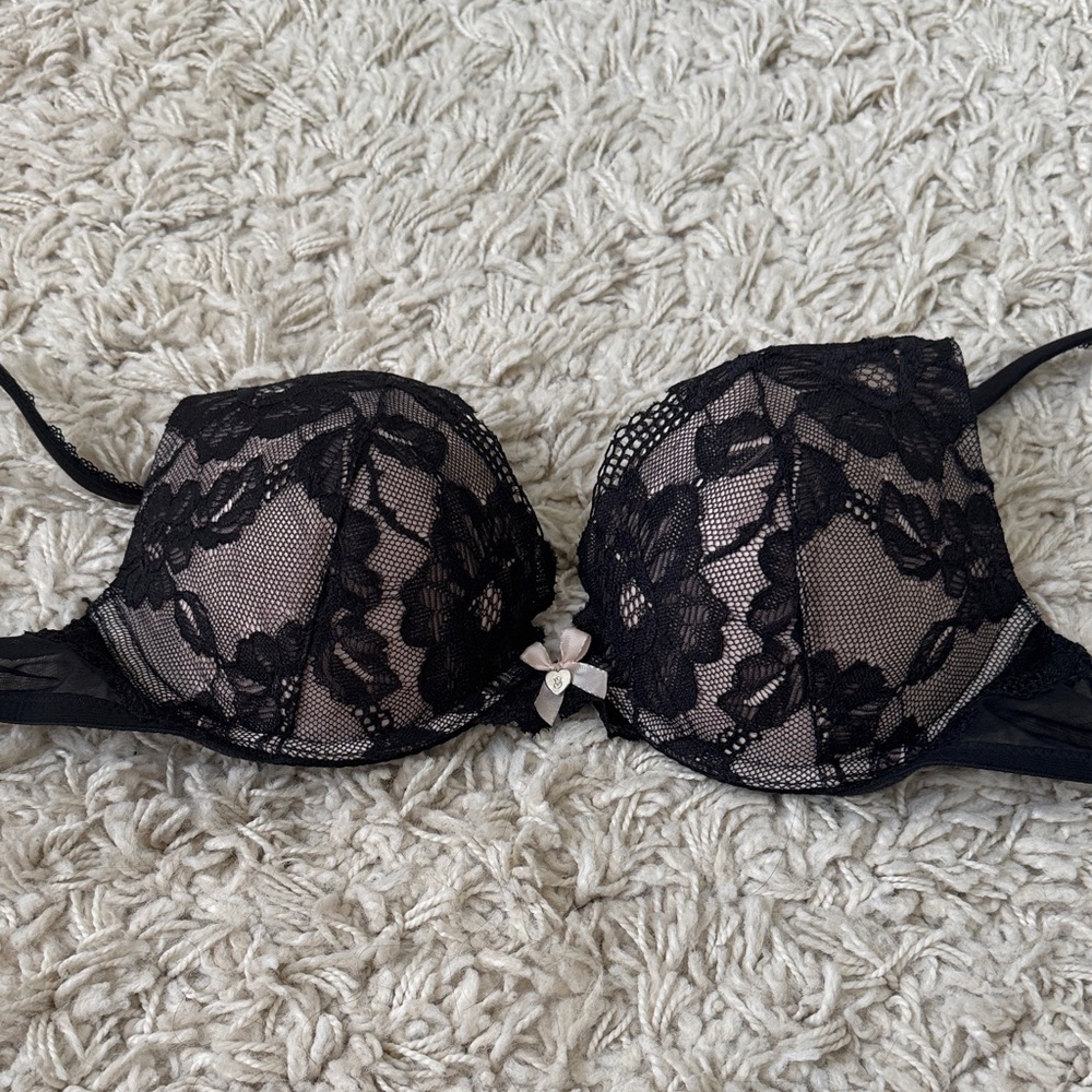 Victoria Secret new with tags Black Lace Floral Bra 34C